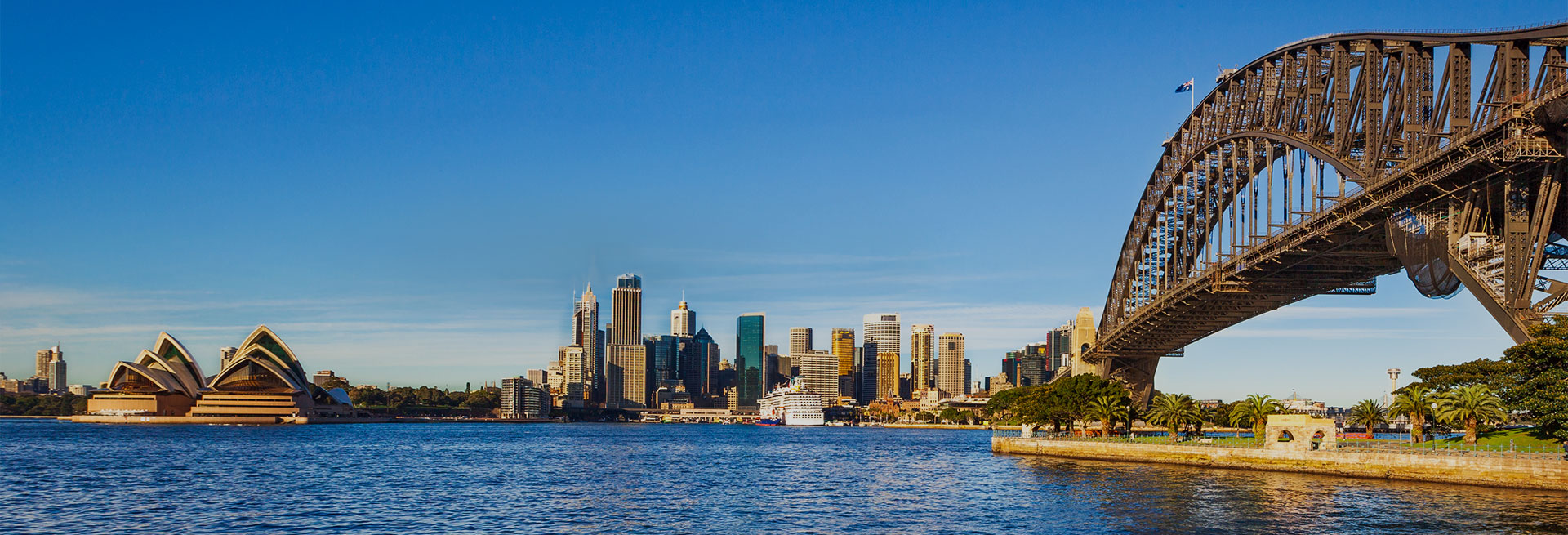 Views of Sydney Harbour's iconic attractions from the Clearview lunch cruise